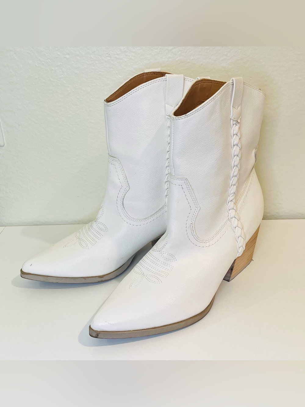 Dolce Vita Karyn Cowboy White Braided Western Leather Ankle Booties Size 10